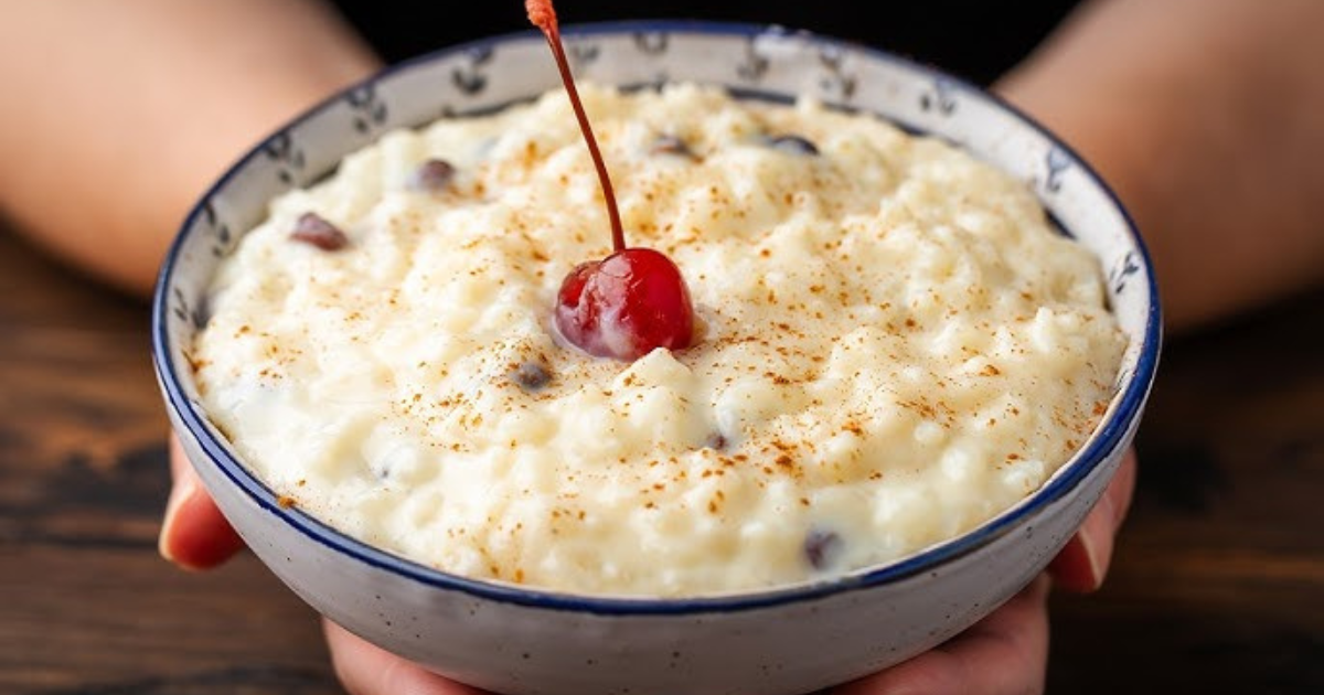 Classic Homemade Creamy Rice Pudding with Cinnamon Garnish